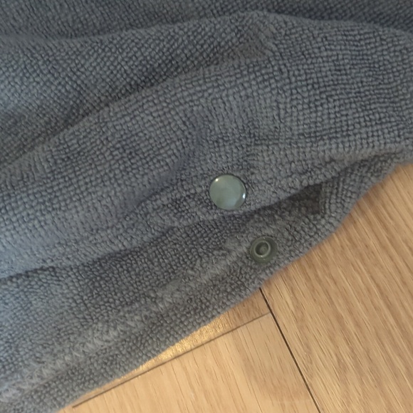 Robe - Picture 2 of 3